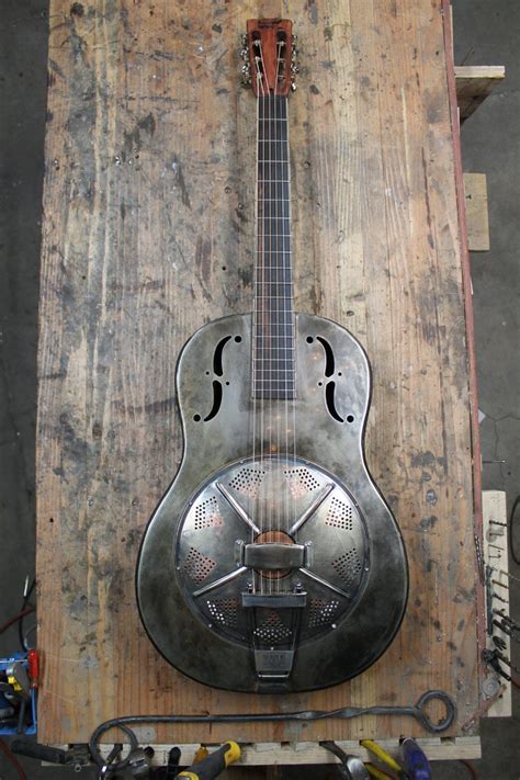 Mule resonator - A little piece of magic handmade in Michigan that combines elements of resonator, solidbody and archtop design, the Mule Mavis is one of the most lusted-afte...